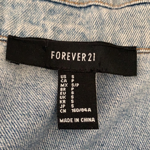 FOREVER 21 light wash jean jacket with sewn on patches - Picture 5 of 8